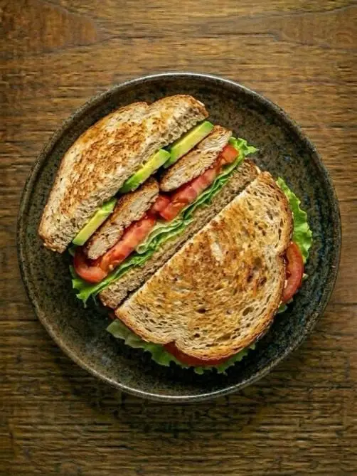Sándwich de pollo y aguacate