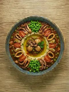 Sepia Guisada con Guisantes