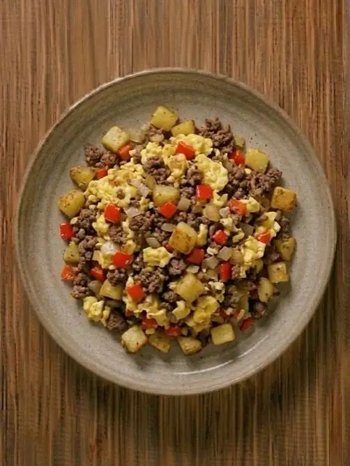 Revuelto de patata, huevo y carne picada magra