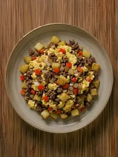 Revuelto de patata, huevo y carne picada magra