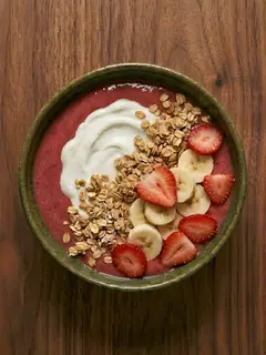 Smoothie bowl de plátano y fresa