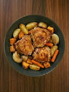 Muslos de pollo al horno con verduras