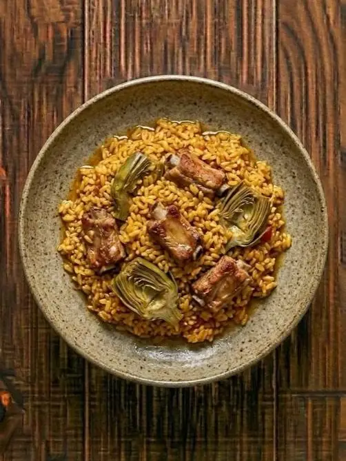 Arroz con Costillas y Alcachofas