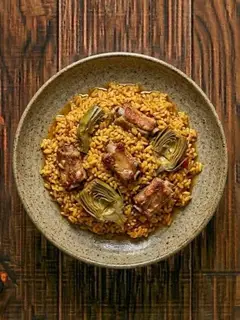 Arroz con Costillas y Alcachofas