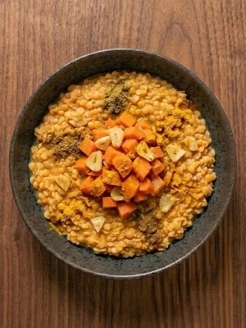 Lentejas rojas con cúrcuma y zanahoria