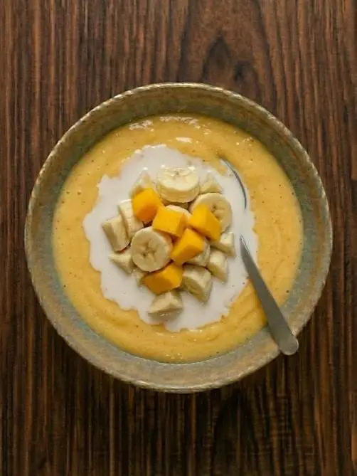 Batido de plátano y mango con leche