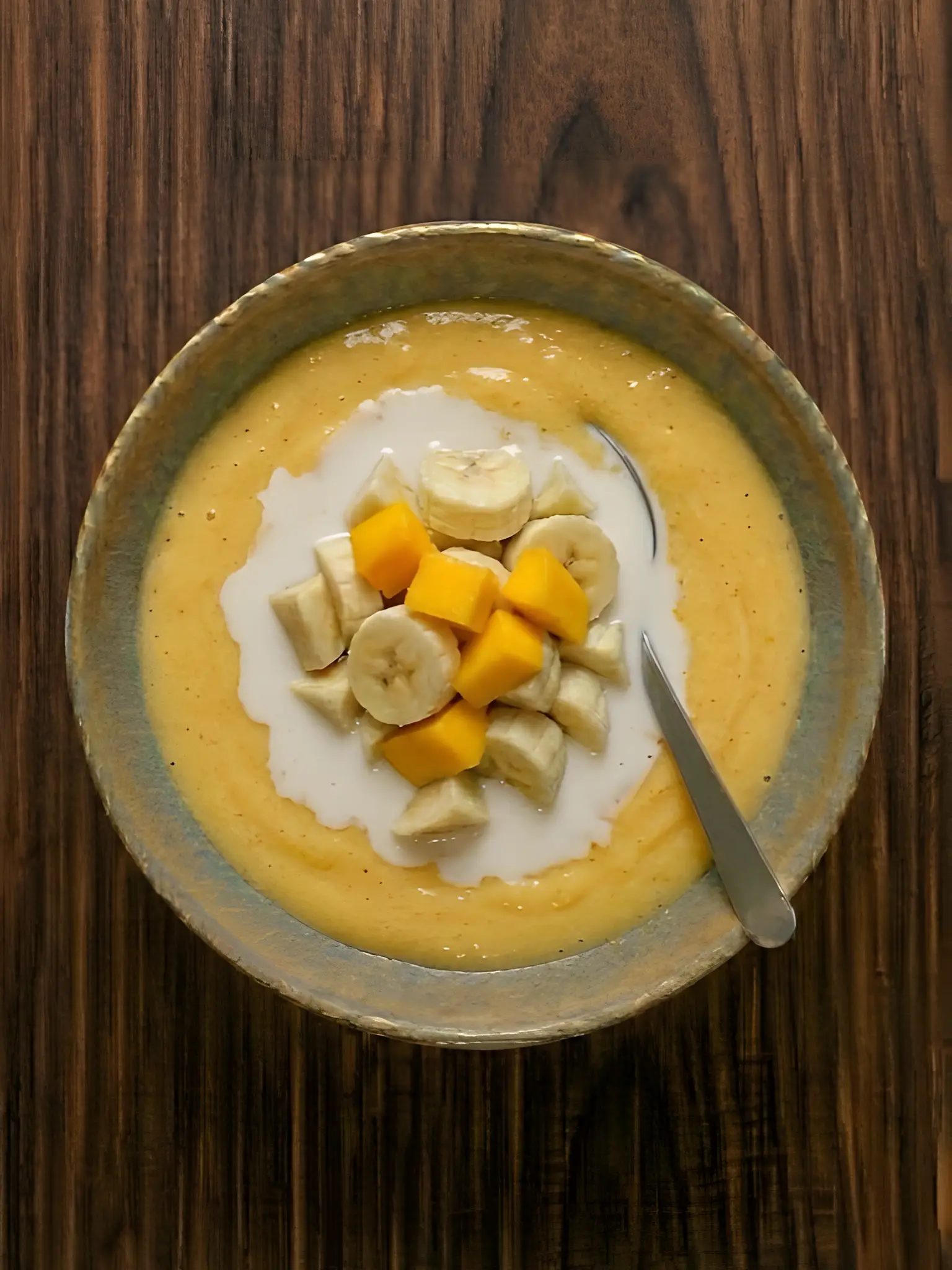 Batido de plátano y mango con leche
