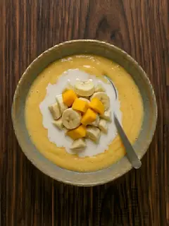 Batido de plátano y mango con leche