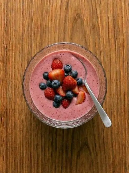 Batido de frutos rojos con leche de avena