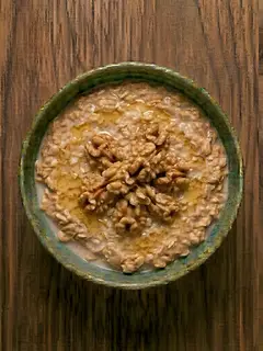 Porridge de avena con miel y nueces