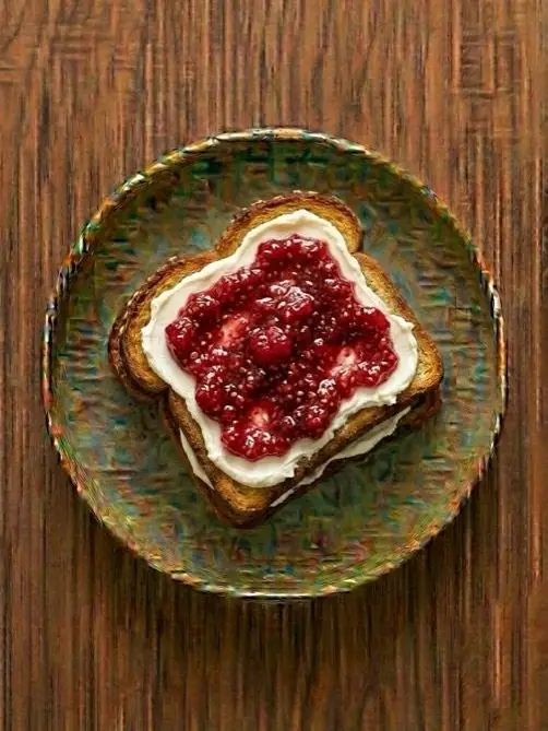 Tostada de pan brioche con queso crema y mermelada