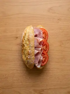 Bocadillo de Jamón con Tomate