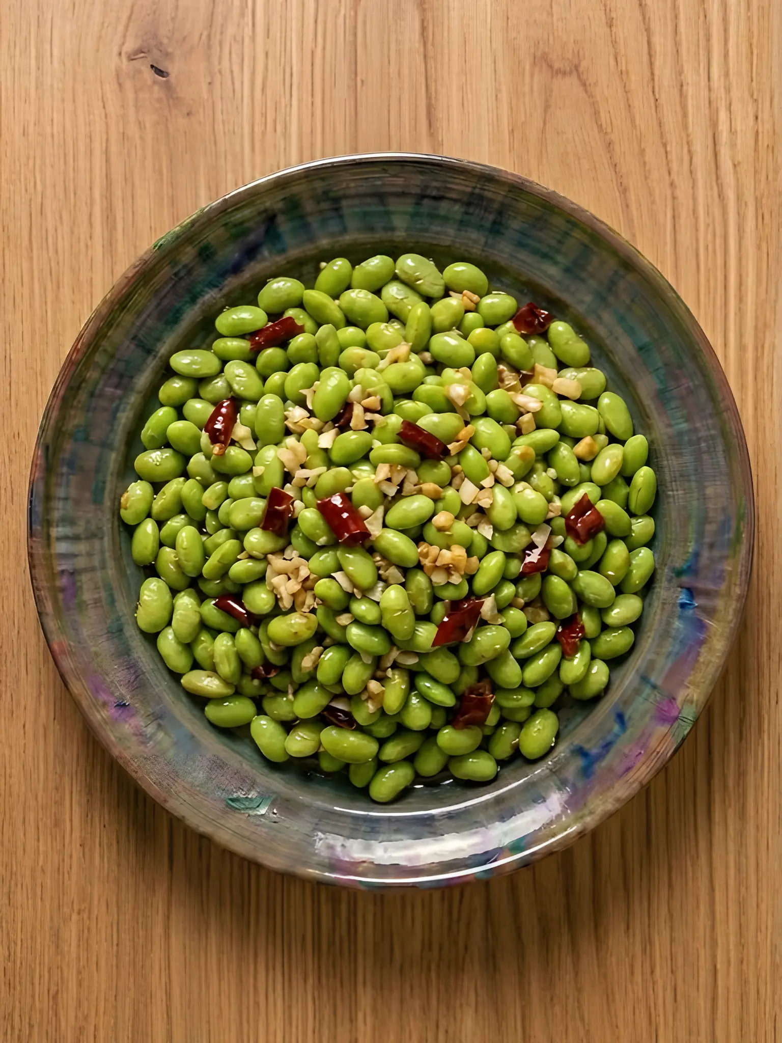 Edamame salteado con ajo y guindilla
