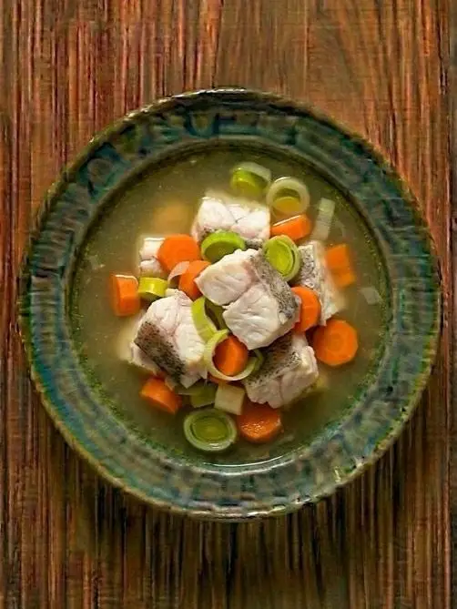 Sopa de pescado con merluza congelada