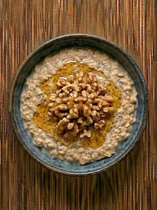 Avena remojada (overnight oats) con miel y nueces