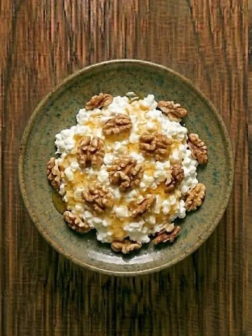 Requeson con miel y nueces