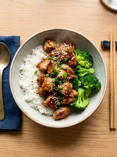 Bowl teriyaki de pollo con arroz y brócoli