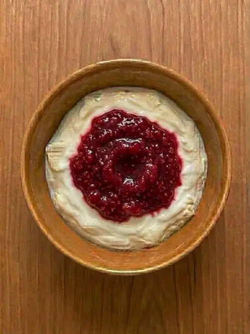 Yogur natural con mermelada