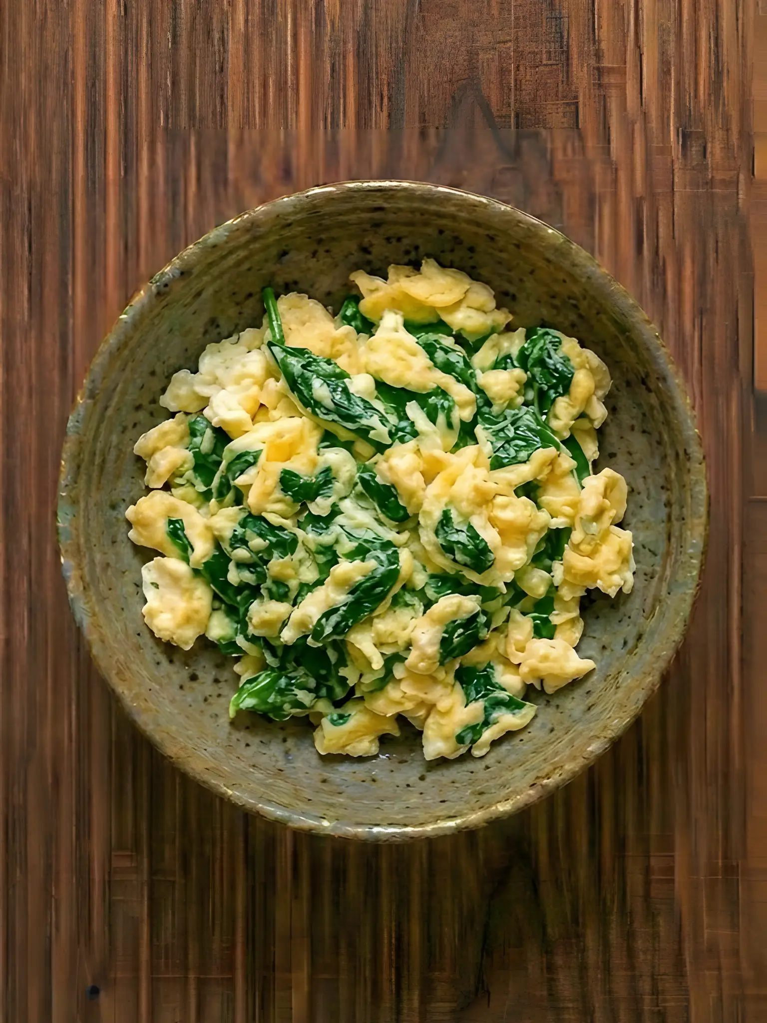 Huevos revueltos con espinacas