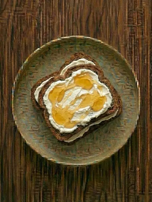 Tostada de centeno con queso fresco y tomate