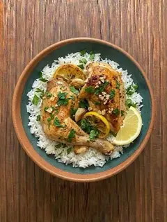Arroz blanco con pollo asado