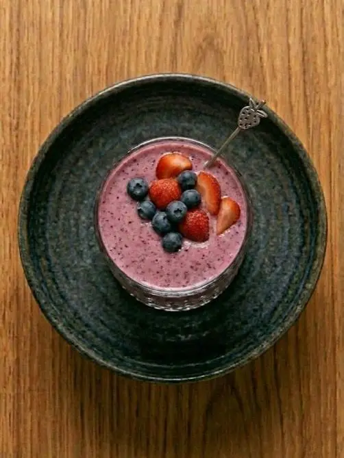 Batido de fresa y arándanos con yogur