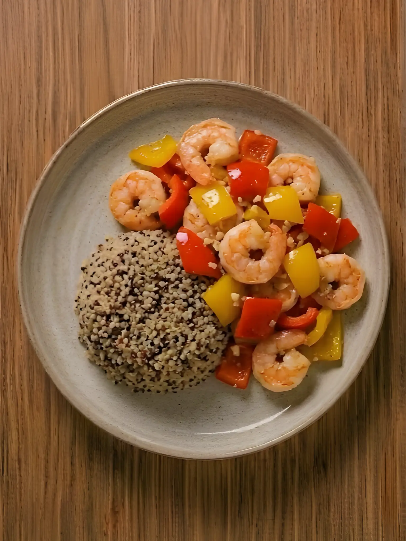 Quinoa con gambas y pimientos