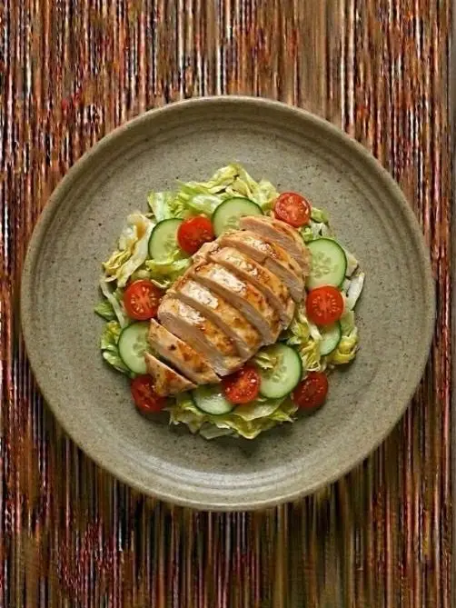 Ensalada de Pollo Caliente