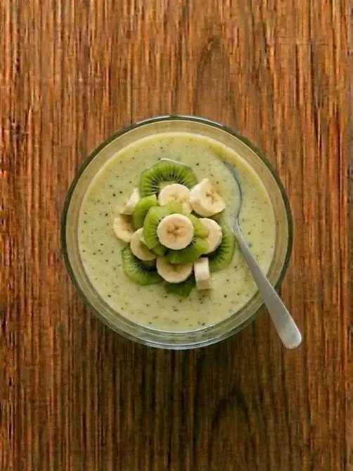 Batido de kiwi y plátano con leche de avena