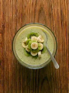 Batido de kiwi y plátano con leche de avena