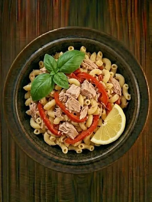 Pasta con atún y pimiento