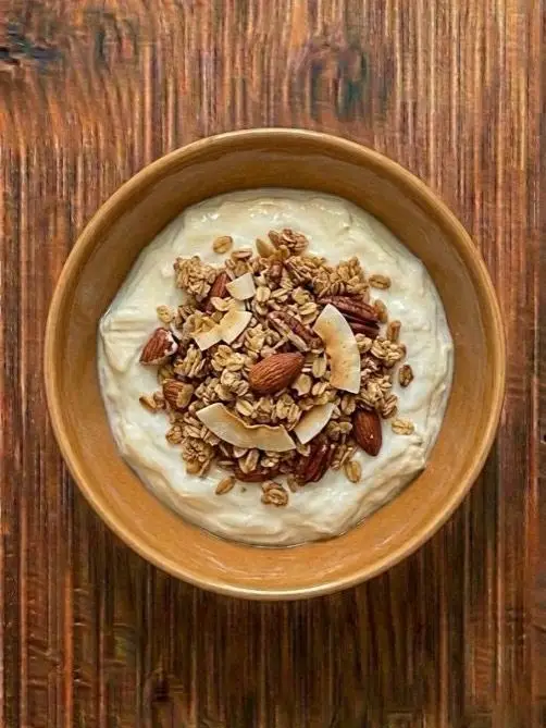Yogur natural con granola