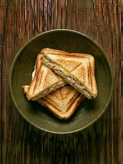 Sándwich de atún fundido en sandwichera