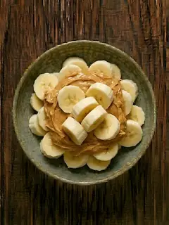 Platano con crema de cacahuete