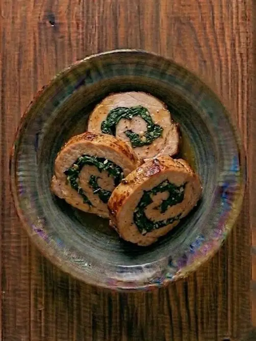 Cinta de lomo rellena de espinacas