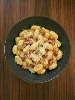 Ñoquis a la carbonara