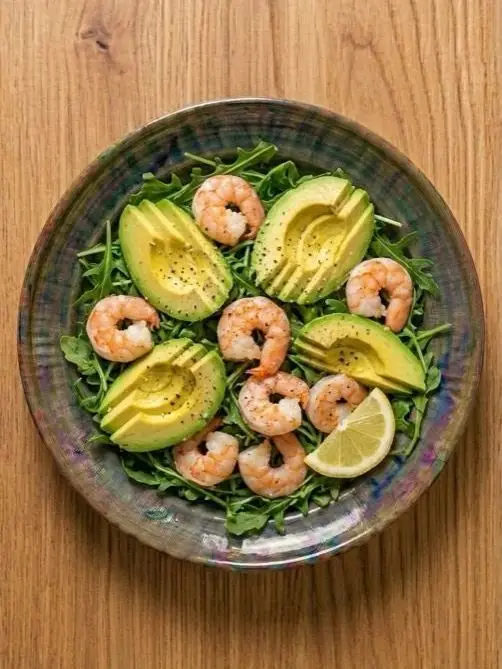 Ensalada de gambas y aguacate