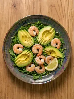 Ensalada de gambas y aguacate