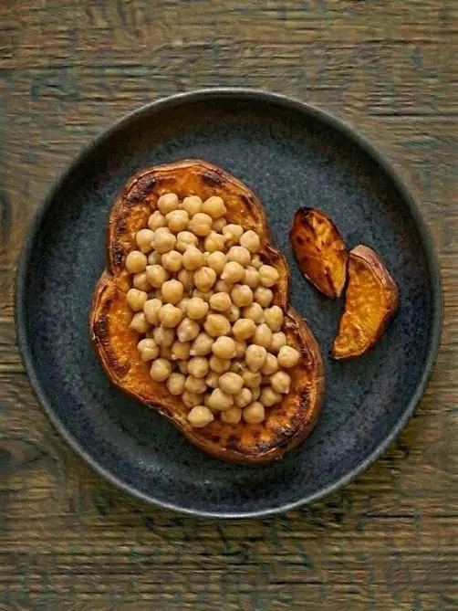 Boniato con garbanzos al horno