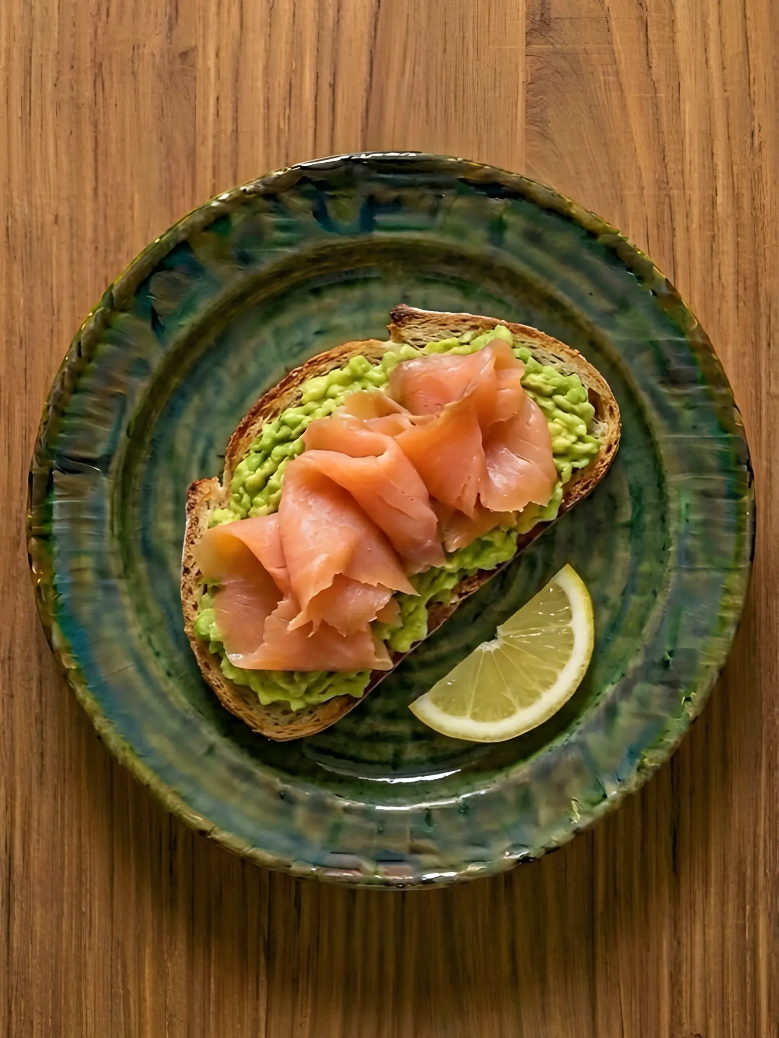 Tostadas de salmon ahumado con aguacate