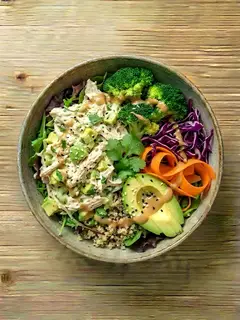 Ensalada de Pollo con Aguacate