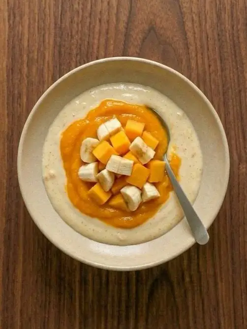 Batido de mango y plátano con leche de avena