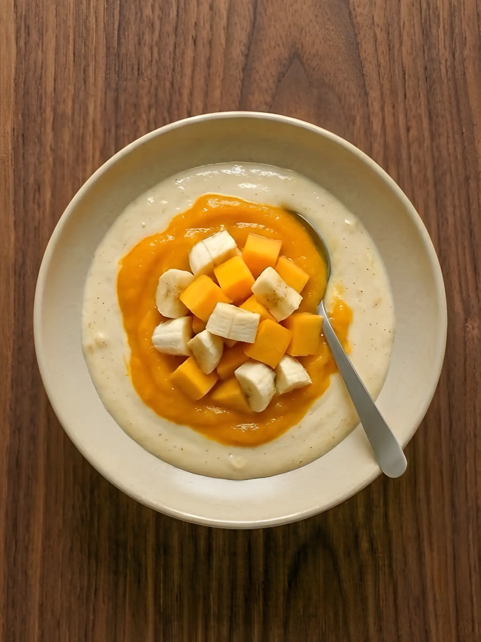 Batido de mango y plátano con leche de avena
