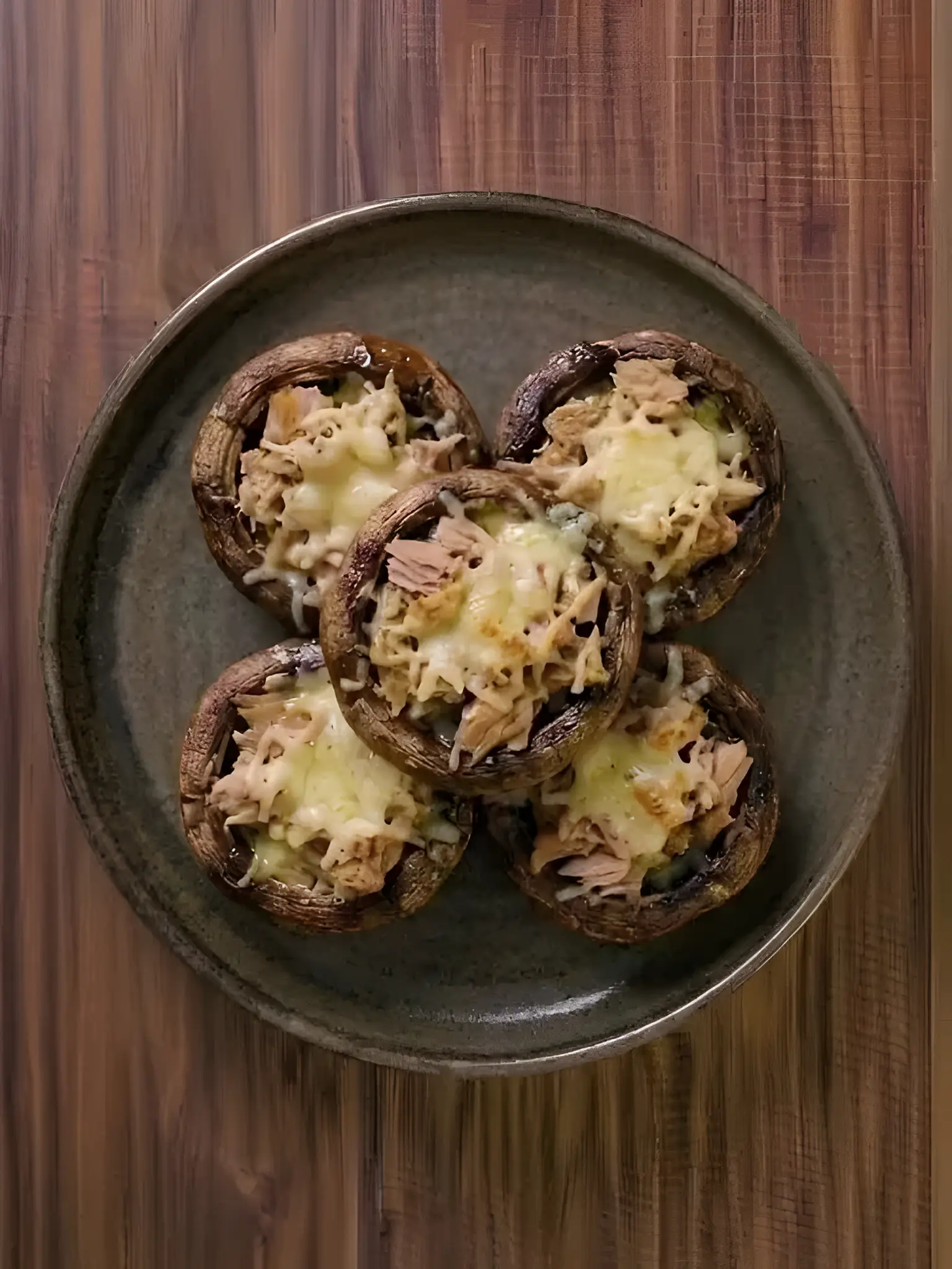 Champiñones rellenos de atún al horno
