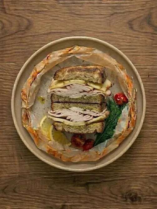 Sándwich de pavo y queso