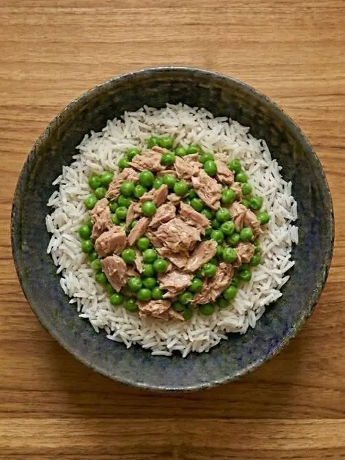 Arroz con atun y verduras al microondas