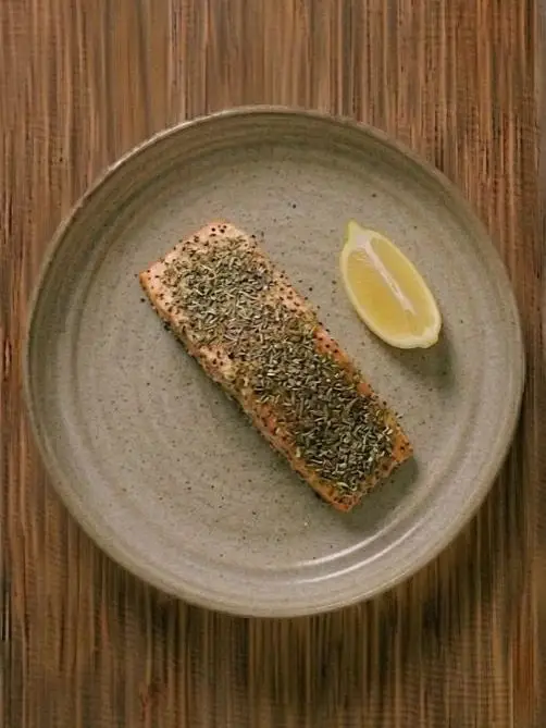 Salmón con costra de hierbas