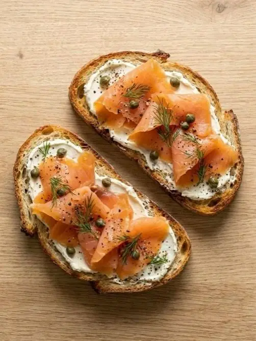 Tosta de Salmón Ahumado y Queso Crema