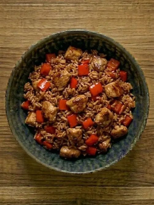 Arroz salteado con pollo y pimiento