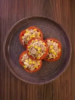 Tomates rellenos de atún
